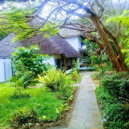 Diani Banda Cottages 디아니 해변 외부 사진