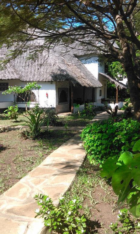 Diani Banda Cottages 디아니 해변 외부 사진